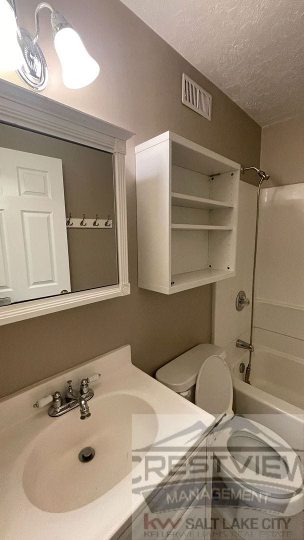 Building Photo - Must See!! 4 bedrooms 2 baths house in Layton!