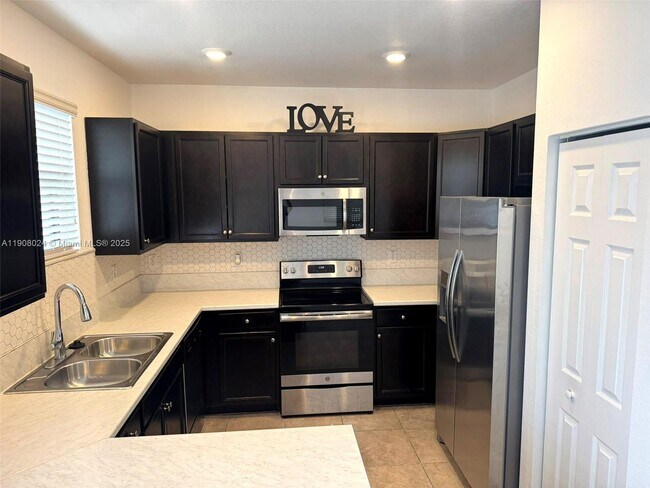 Building Photo - 3354 SE 1st Ct