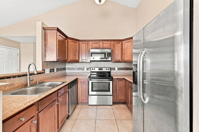 Building Photo - $2,300.95 with $300 Off the First Month's Rent - 3 Beds, 3 Bath, Single Family Home with Solar Pa...