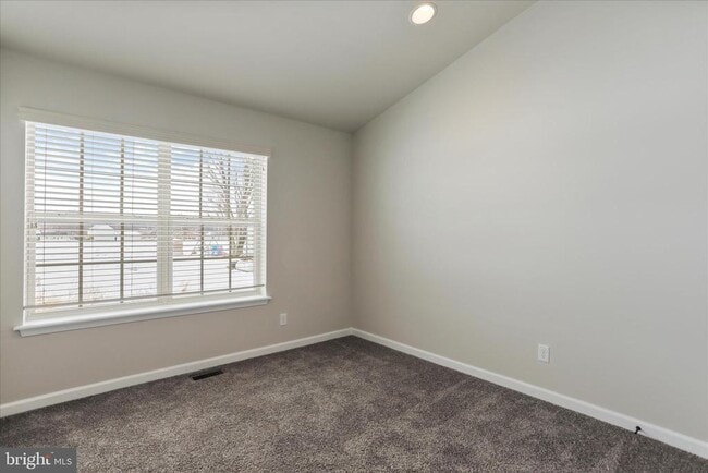 Building Photo - 9 Delano Dr