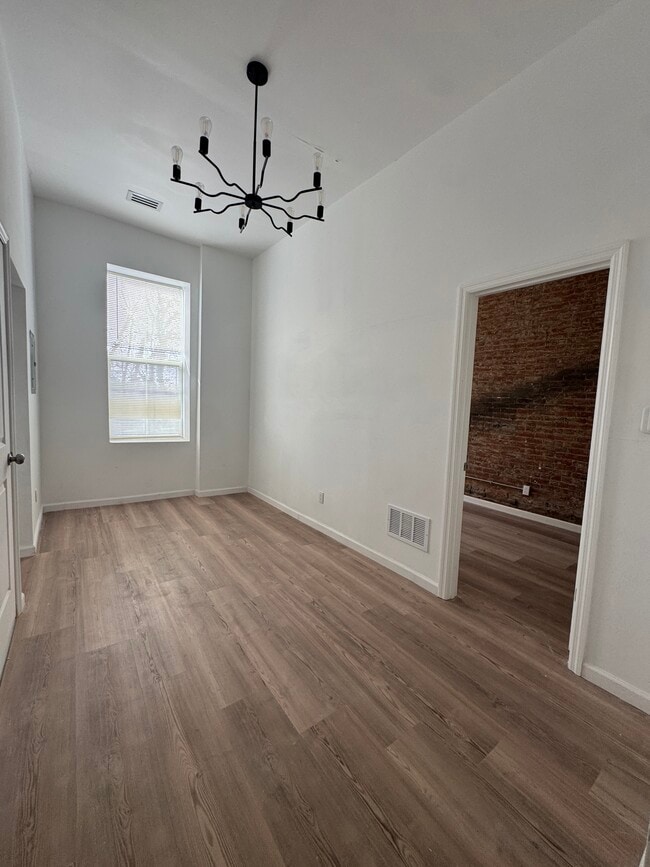 Building Photo - 839 S Jackson St