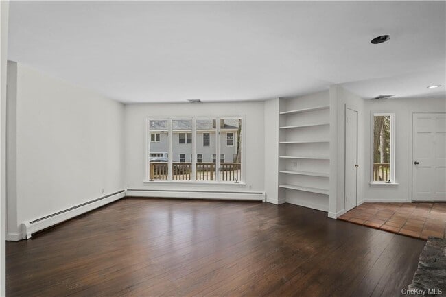 Building Photo - 165 Old Post Rd