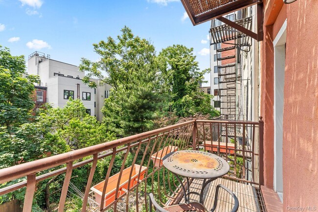 Building Photo - 382 Bergen St