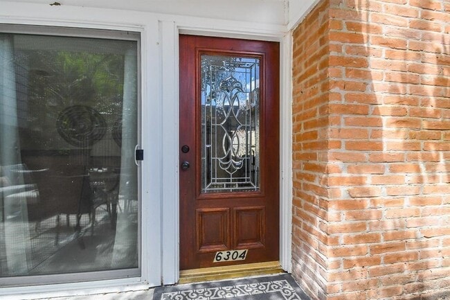 Building Photo - 6304 Riverview Way