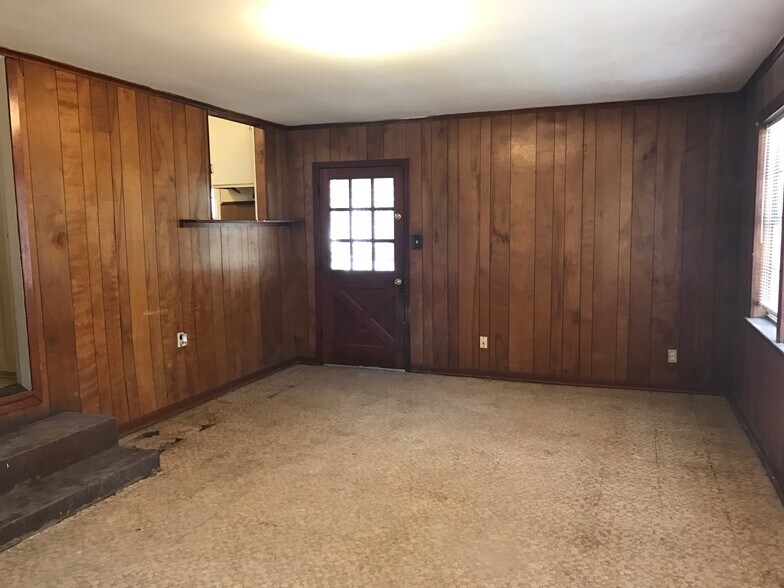 Building Photo - 106 Rosewood Dr