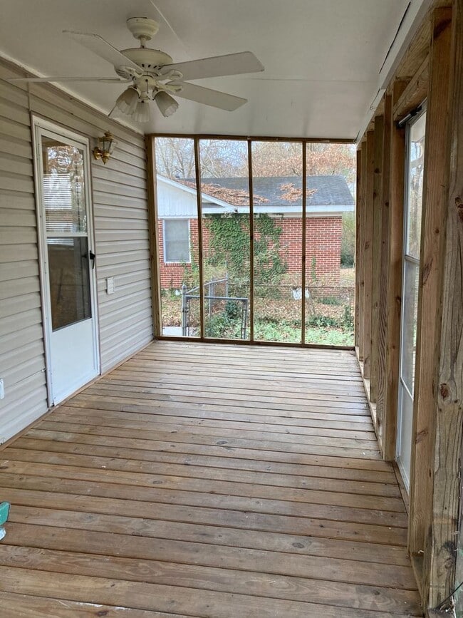 Building Photo - 2/1 Home in Garden Lakes $995.00