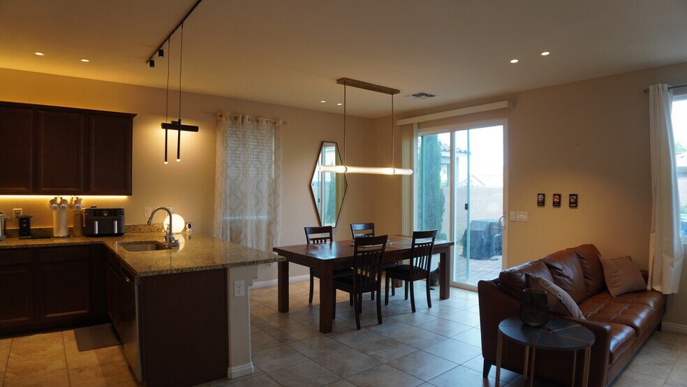 Building Photo - 5532 Autumn Cliffs Way