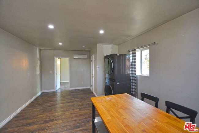 Building Photo - 9616 Gerald Ave