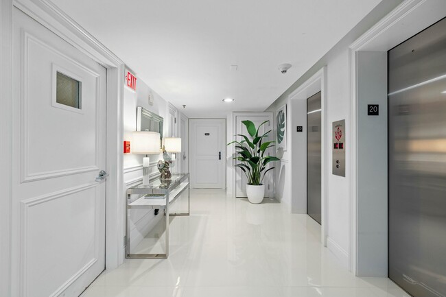 Building Photo - 400 N Flagler Dr
