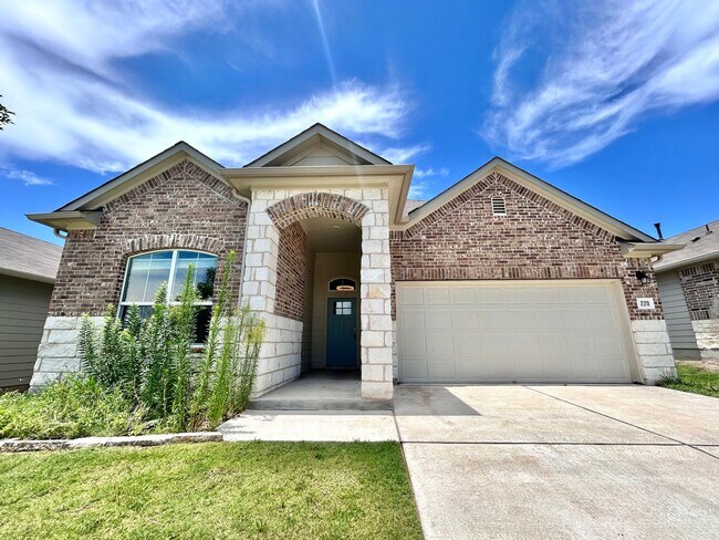 Primary Photo - Bright and Spacious 4/BR 3/BA Home with Pr...