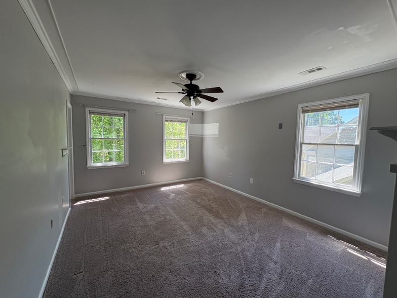 Building Photo - 4128 Saxonbury Way