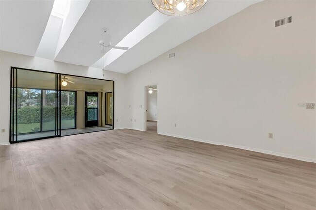 Building Photo - 5535 Hampstead Heath