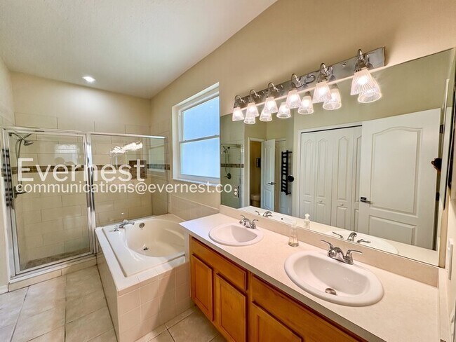 Building Photo - 13829 Sunshowers Cir