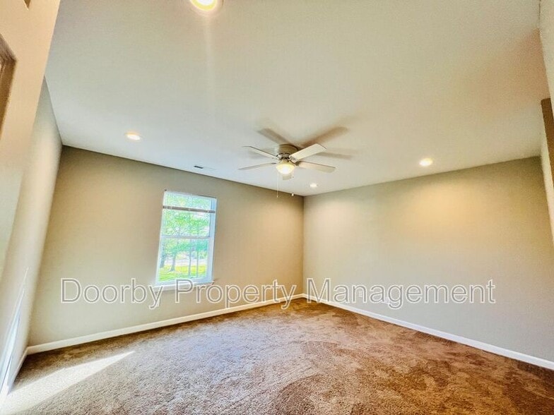 Building Photo - 2106 Duncan Ave