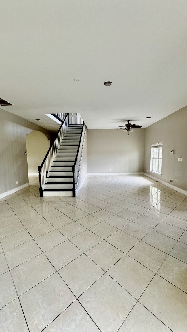 Building Photo - 4415 Tulip Ln
