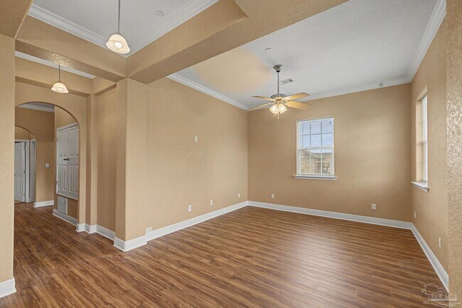 Building Photo - 542 S 72nd Ave