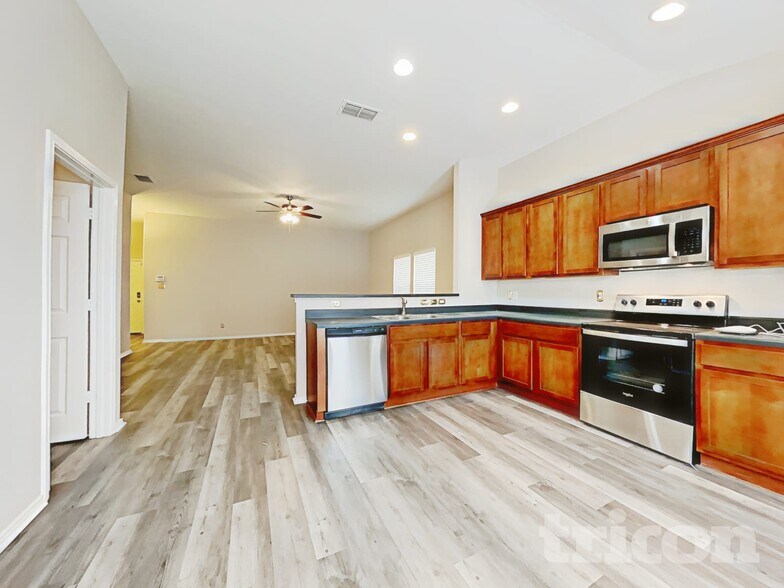 Building Photo - 9906 Sable Arrow