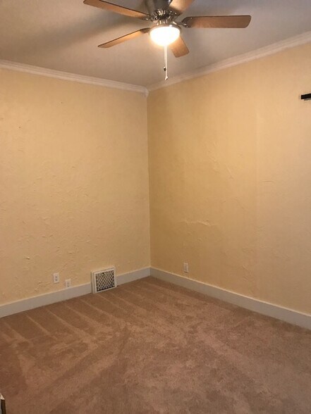 Building Photo - 918 South Westnedge Avenue