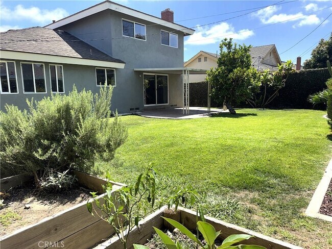 Building Photo - 6911 Laurelhurst Dr