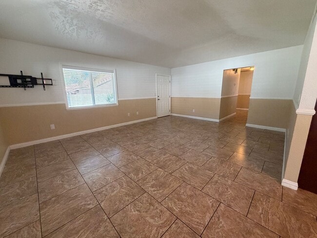 Building Photo - 1133 Willow Tree Dr