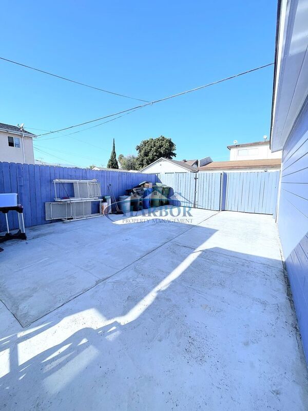 Building Photo - 646-646 W 19th St