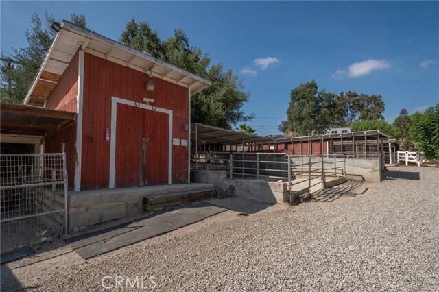 Building Photo - 8451 Roseland Ave