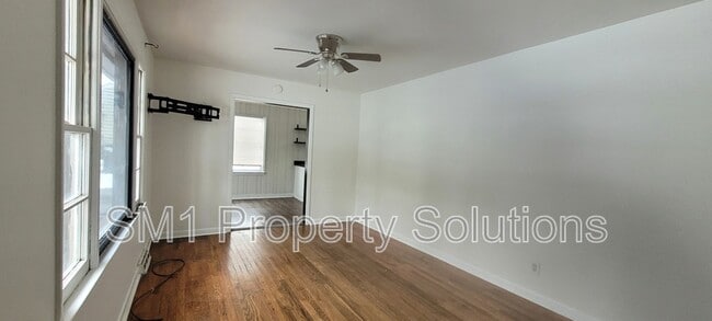 Building Photo - 1907 Apex Pl