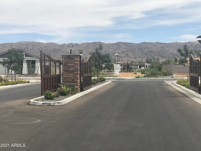 Building Photo - 1331 E Maldonado Dr