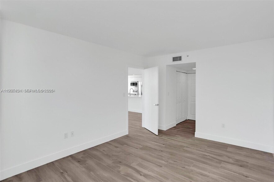 Building Photo - 650 West Ave