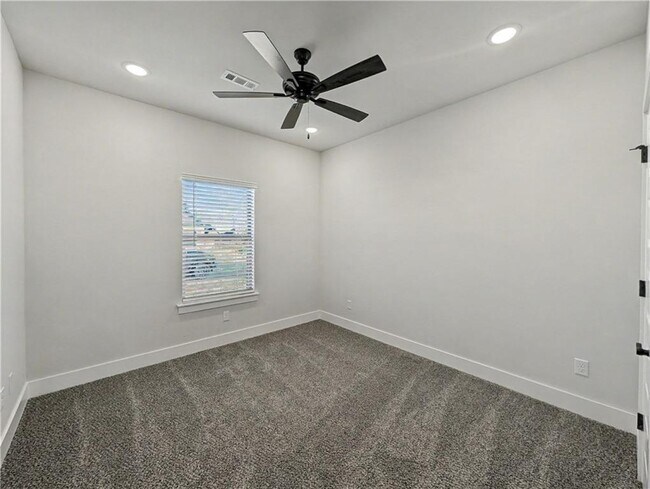 Building Photo - 6907 SW High Meadow Blvd