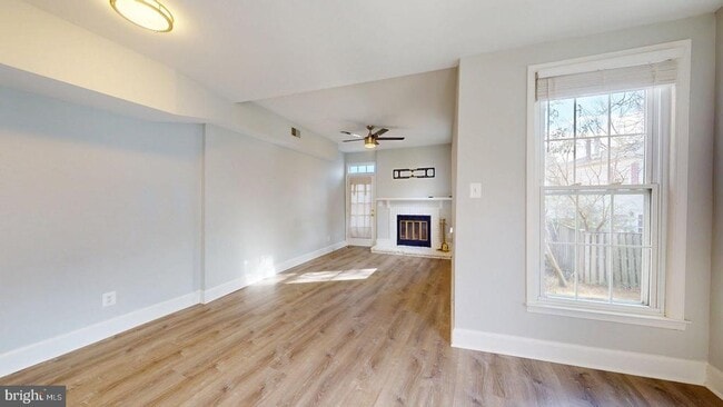 Building Photo - 2011 N Oakland St