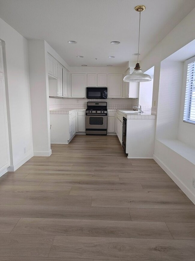 Building Photo - Very Spacious 3 Bedroom, 2.5 Bathroom House For Rent in Buena Park-Lots of Recent Upgrades!