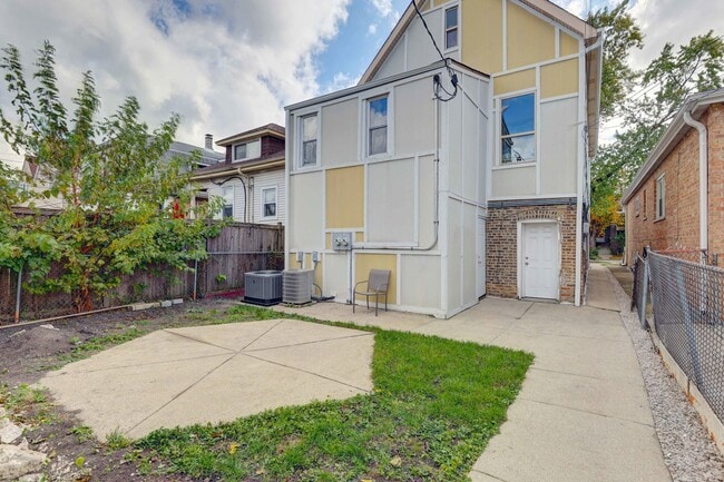 Building Photo - 5040 W Berenice Ave