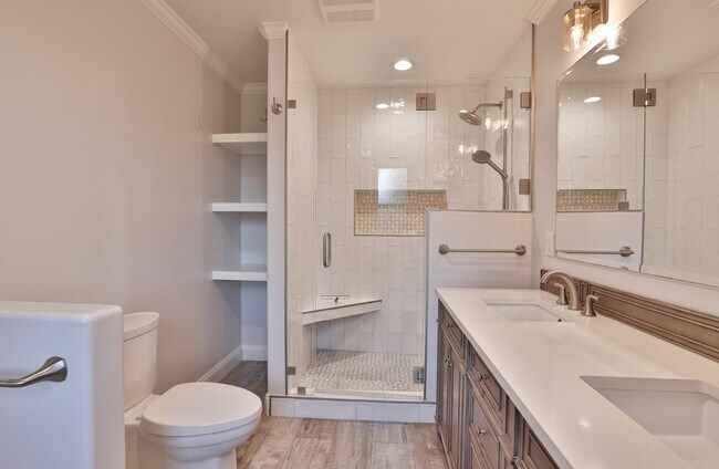 Building Photo - 520 Camino Dr