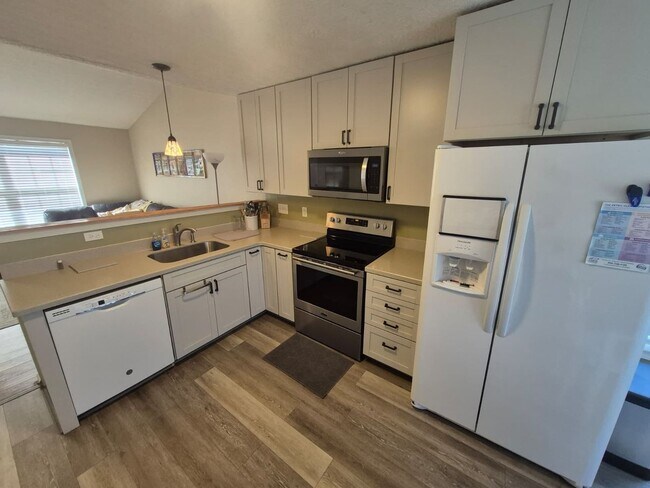 Building Photo - 40 Nicole Dr