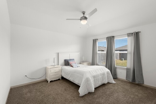 Building Photo - 6919 Fleetwood Crescent Wy