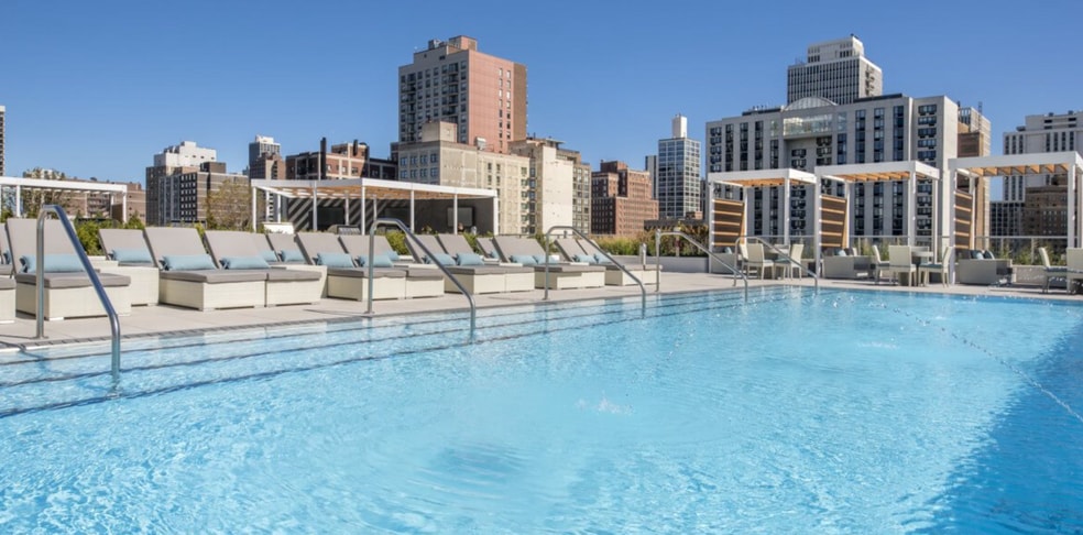 Building Photo - 1212 N La Salle Dr