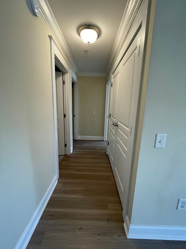 Building Photo - 15-1512 Dukes