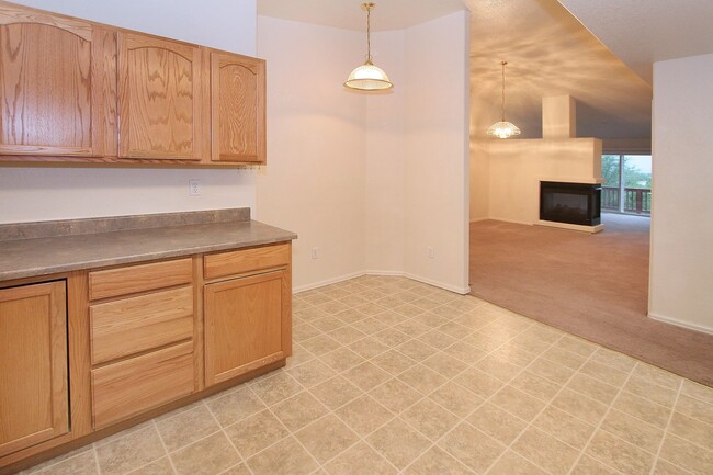 Building Photo - FEELS LIKE HOME! 2BD CONDO with MOUNTAIN VIEWS - Security Deposit Waiver Available