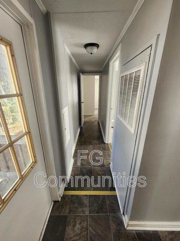 Building Photo - 1018 Crystal Blvd