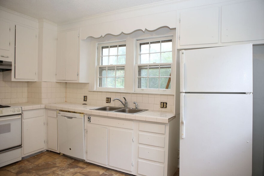 Building Photo - 1806 Walker Ave