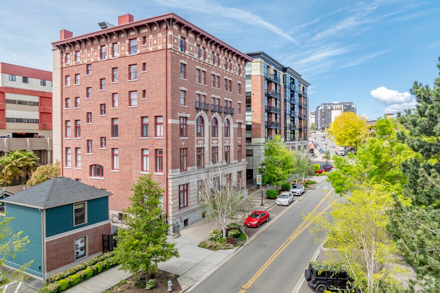 Primary Photo - Vintage Y Condominiums