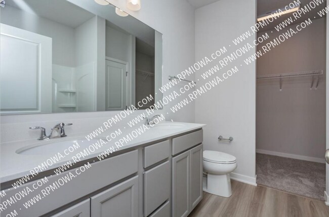 Building Photo - 755 Linden St