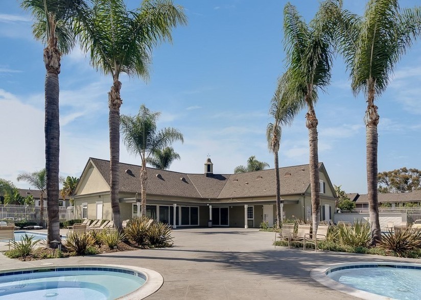 Clubhouse - Pool Area - 187 Morristown Ln