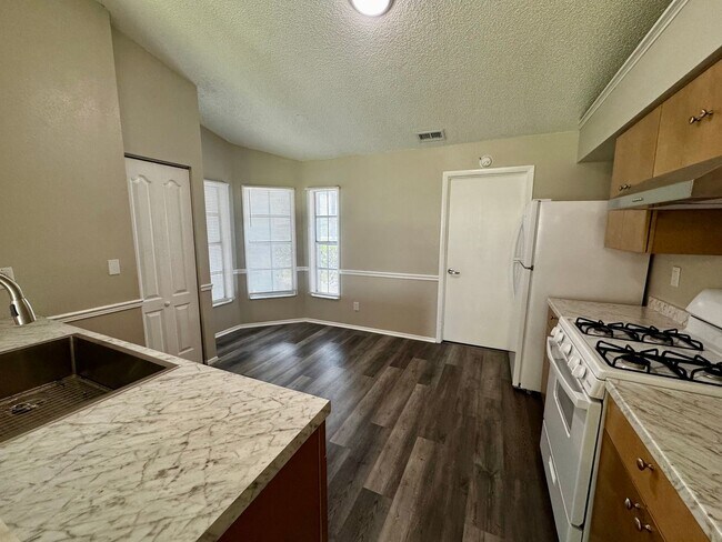 Building Photo - Renovated, Updated & Spacious Home