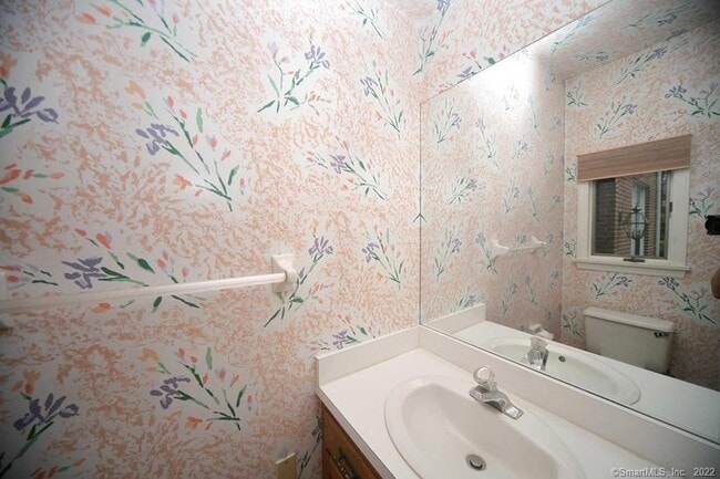 Building Photo - 37 Maple St