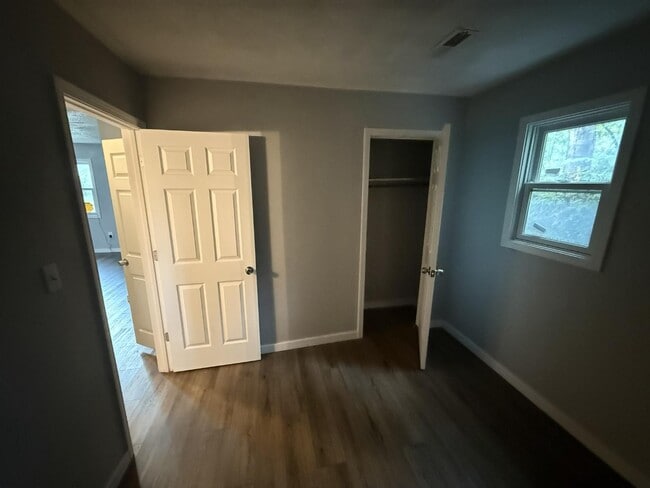 Building Photo - 1021 Mount St