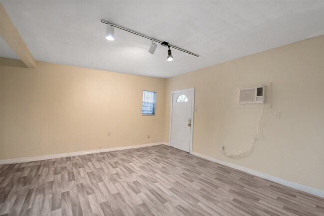 Building Photo - 1614 Ryon St