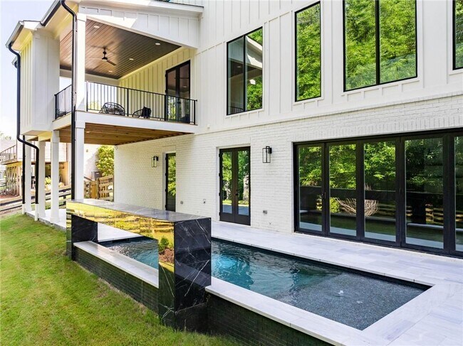 Building Photo - 312 Meadow Dr