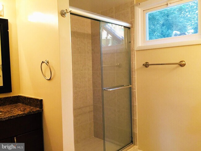 Lower Level Ba - 9204 Dellwood Dr